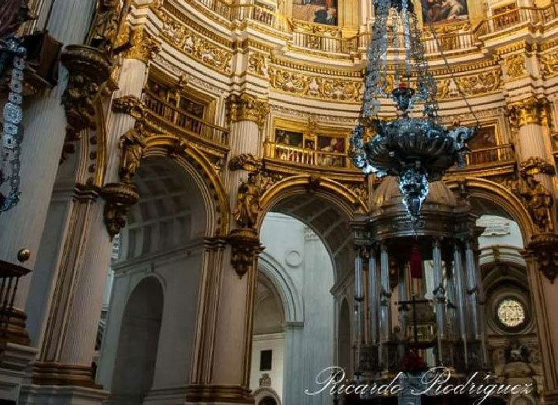 VISITA DE ALTA CALIDAD - LA CATEDRAL DE GRANADA: UN ESPACIO MAGNÍFICO EN UNA ENCRUCIJADA<br /><strong>Visita de ALTA CALIDAD <strong class='extra_info_articulo'>- desde 49.00 € </strong></strong>