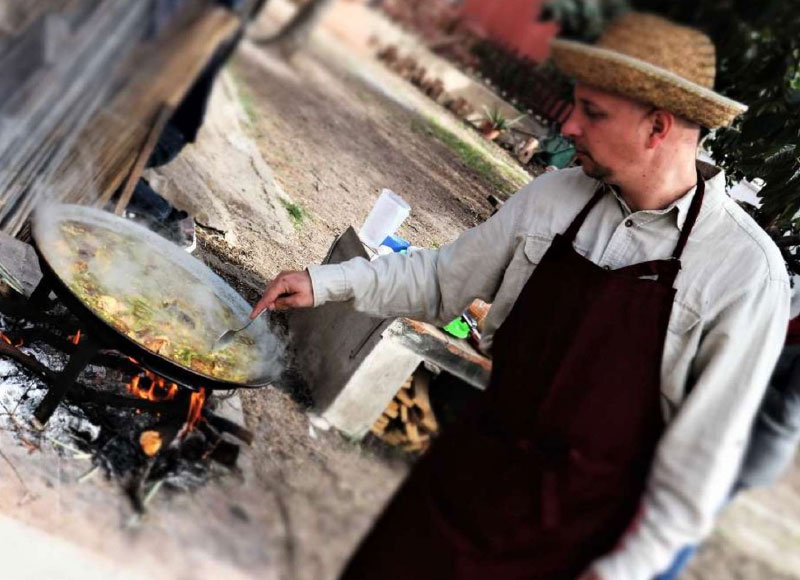 PAELLA SHOW COOKING IN A TIPICAL VALENCIAS HOUSE - PAELLA COOKING LESSONS IN A FARMHOUSE IN VALÈNCIA
 - from 62.00 €  